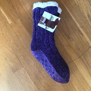 NWT Snoozies fuzzy socks